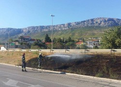 Lokaliziran požar pored brze ceste Solin – Trogir